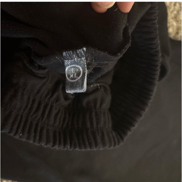 ALO Yoga womens Black Joggers 

No tag. Barely worn. ** please read description - Picture 4 of 5